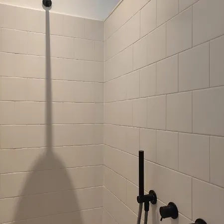 Konukevi Ruimetelijke Kamer Met Prive Badkamer