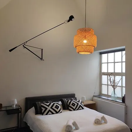 Ruimetelijke Kamer Met Prive Badkamer